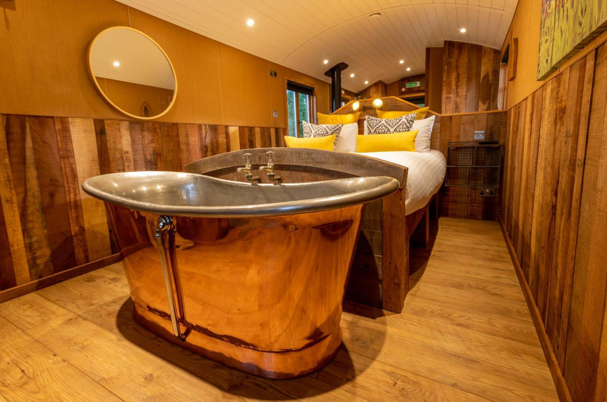Apartamento Ashwood Shepherd Hut -Ockeridge Rural Retreats Worcester Exterior foto